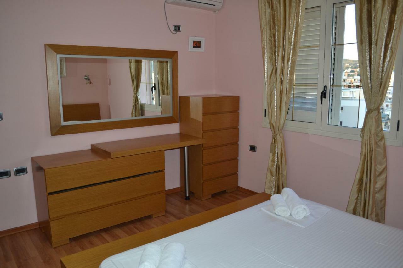 Penthouse Terrace 4 Bedrooms Apartment Vlorë Екстериор снимка